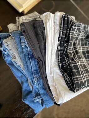 Lot of 6 pairs of Girl’s pants and jeans - sizes vary from 10-00